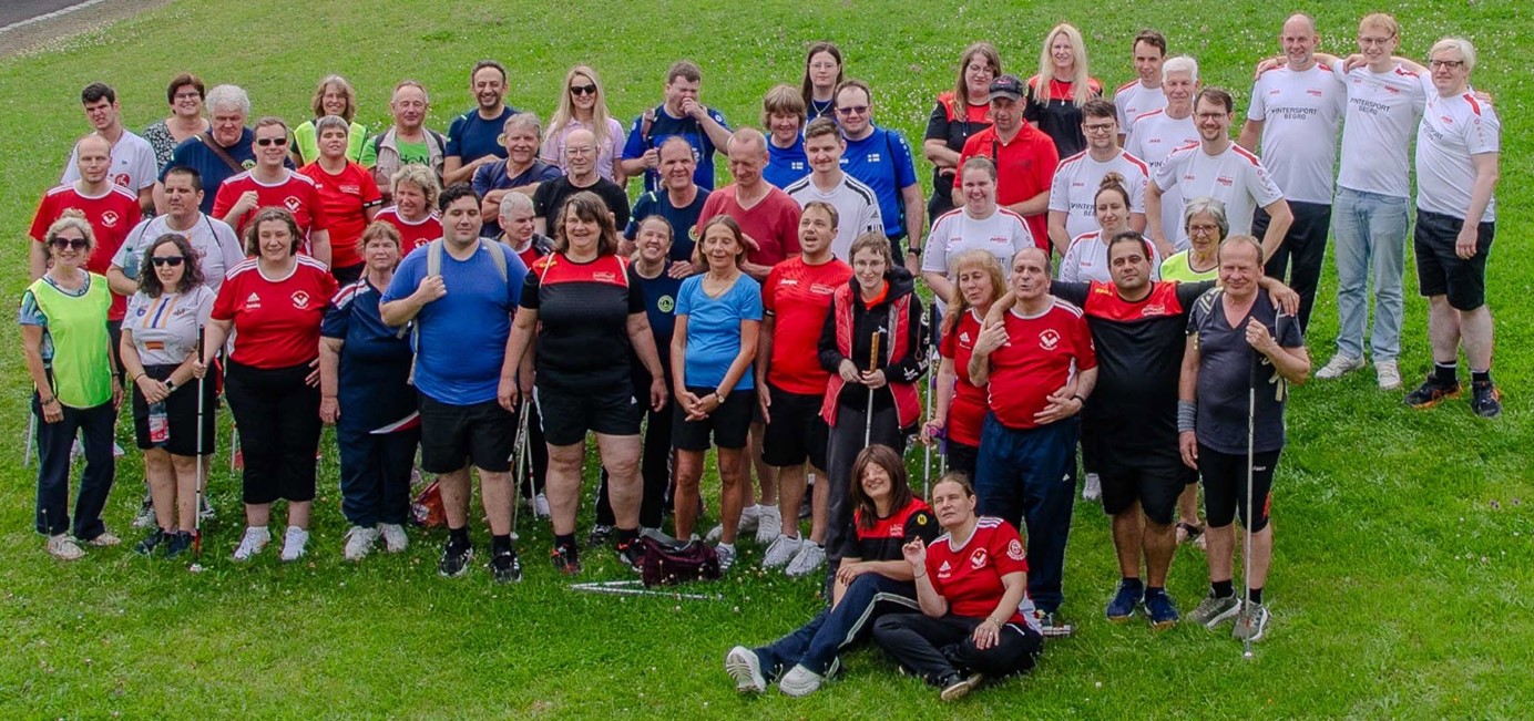 Gruppenfoto aller Teilnehmer und Begleitpersonen